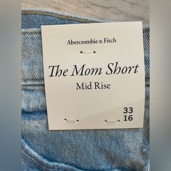 Abercrombie “The Mom Short” NWT Jean Short - Picture 2 of 4